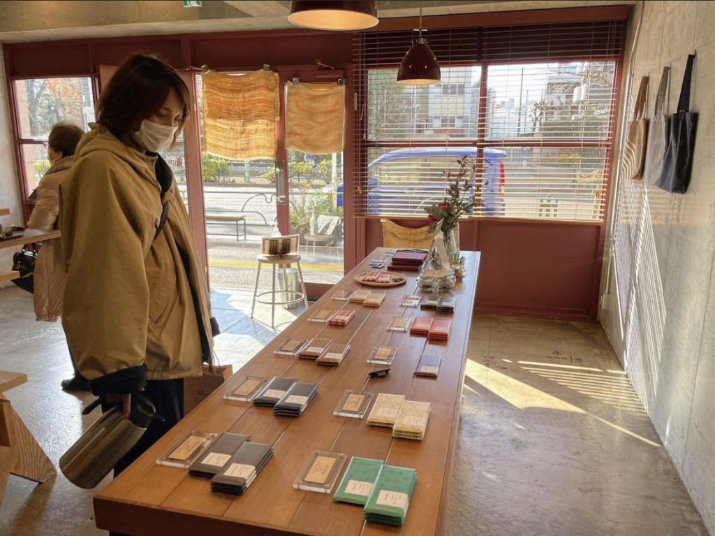 東京世田谷にあるクラフトチョコレートワークスさんにて。パナマレリダ農園ゲイシャを抽出して持っていって代表の竹内さんと食べ合わせを行いました。